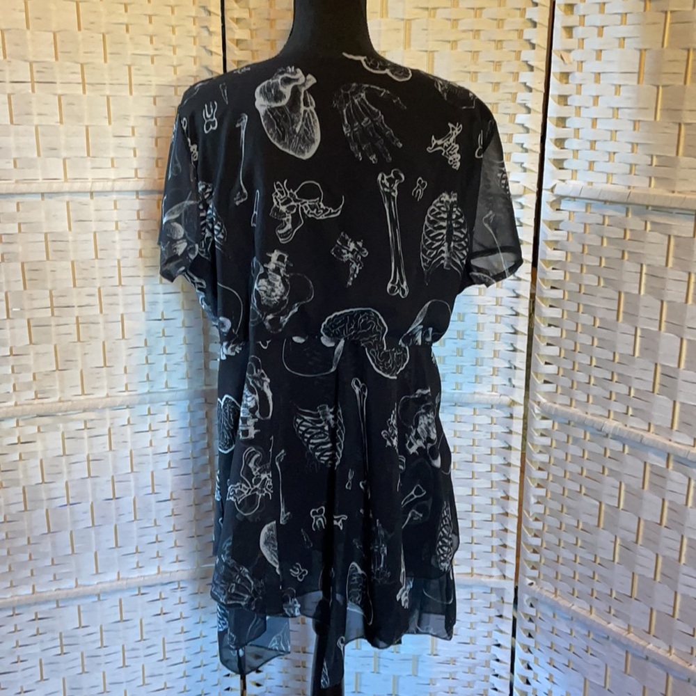 🔥Skeleton pattern long blouse🔥 - Picture 3 of 3